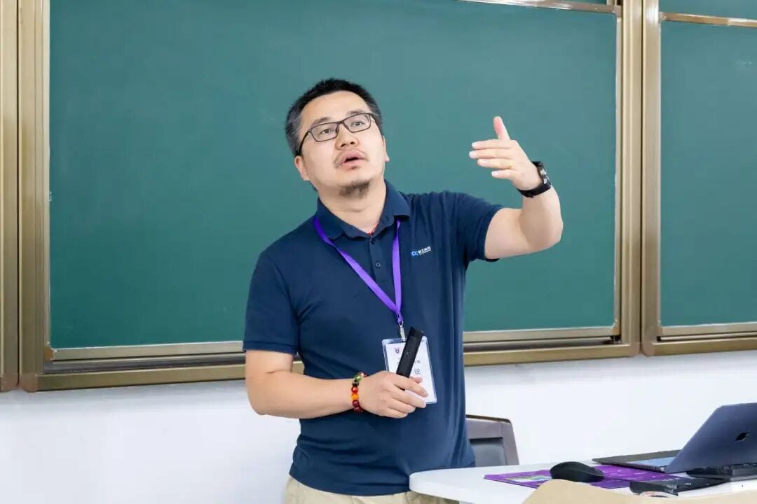 报告现场