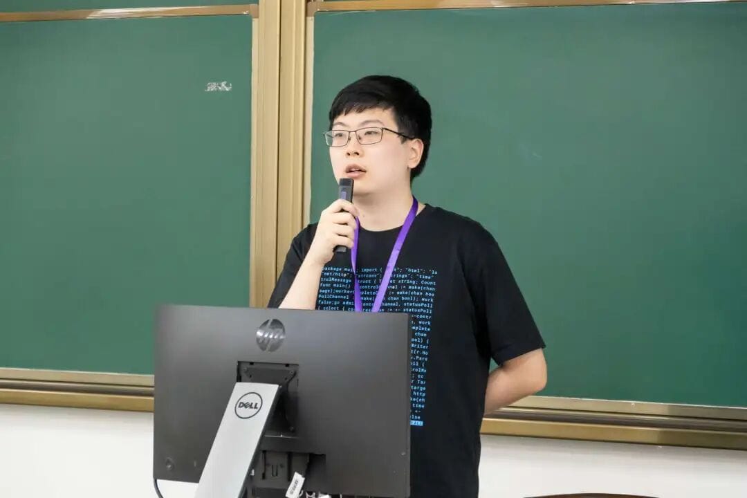 报告现场