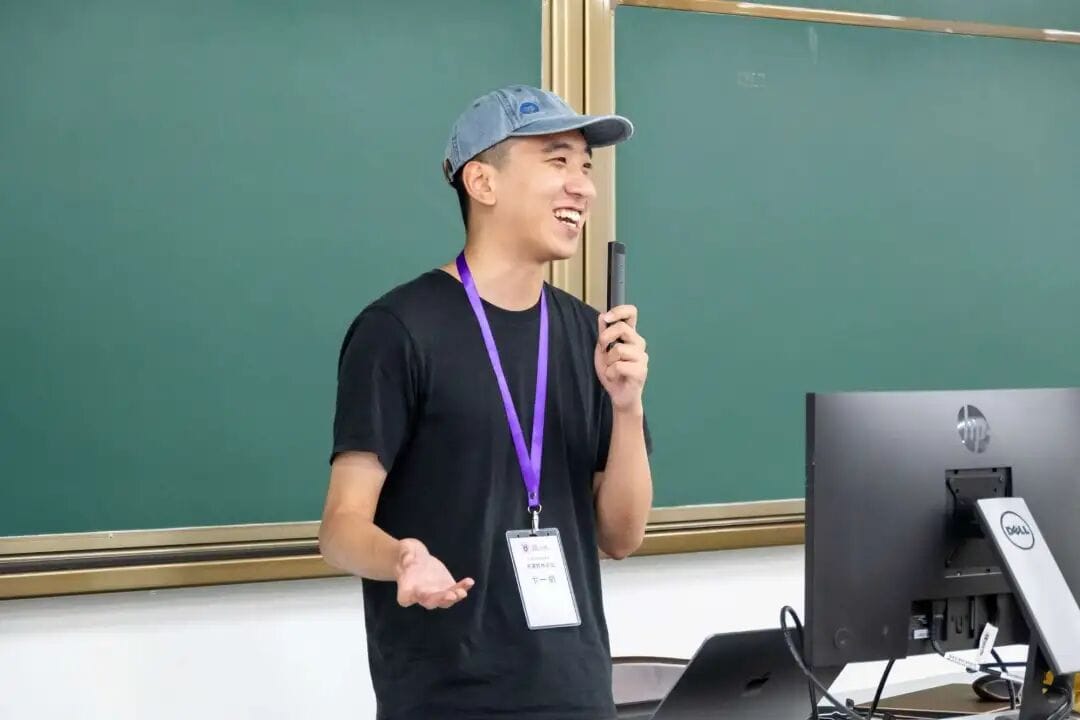 报告现场